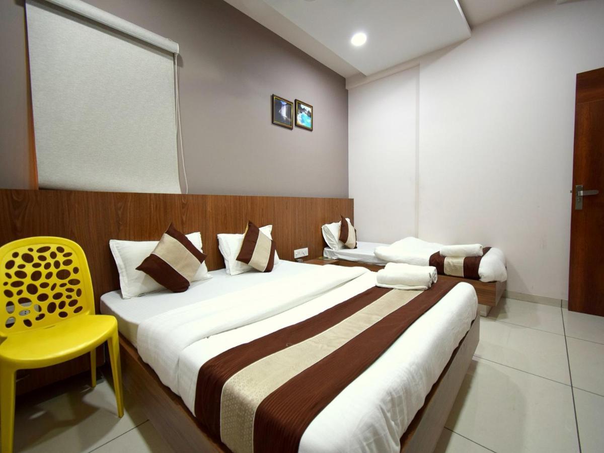 Hotel Embassy Kalol Exterior photo