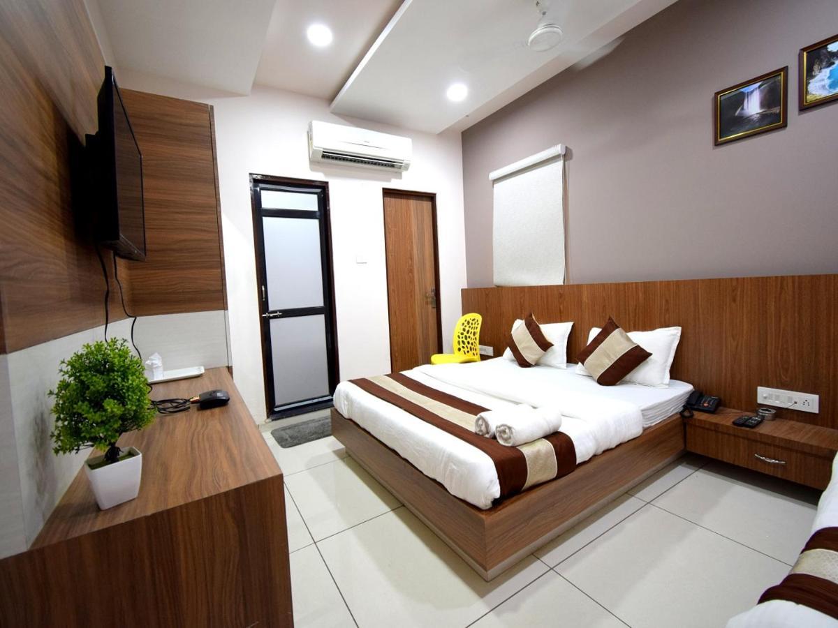 Hotel Embassy Kalol Exterior photo