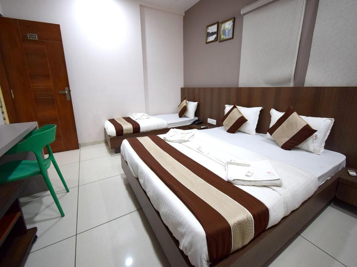 Hotel Embassy Kalol Exterior photo